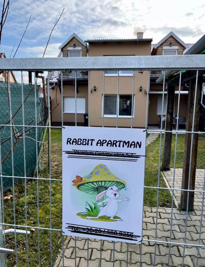 Rabbit Apartman Mosonmagyaróvár Exterior foto